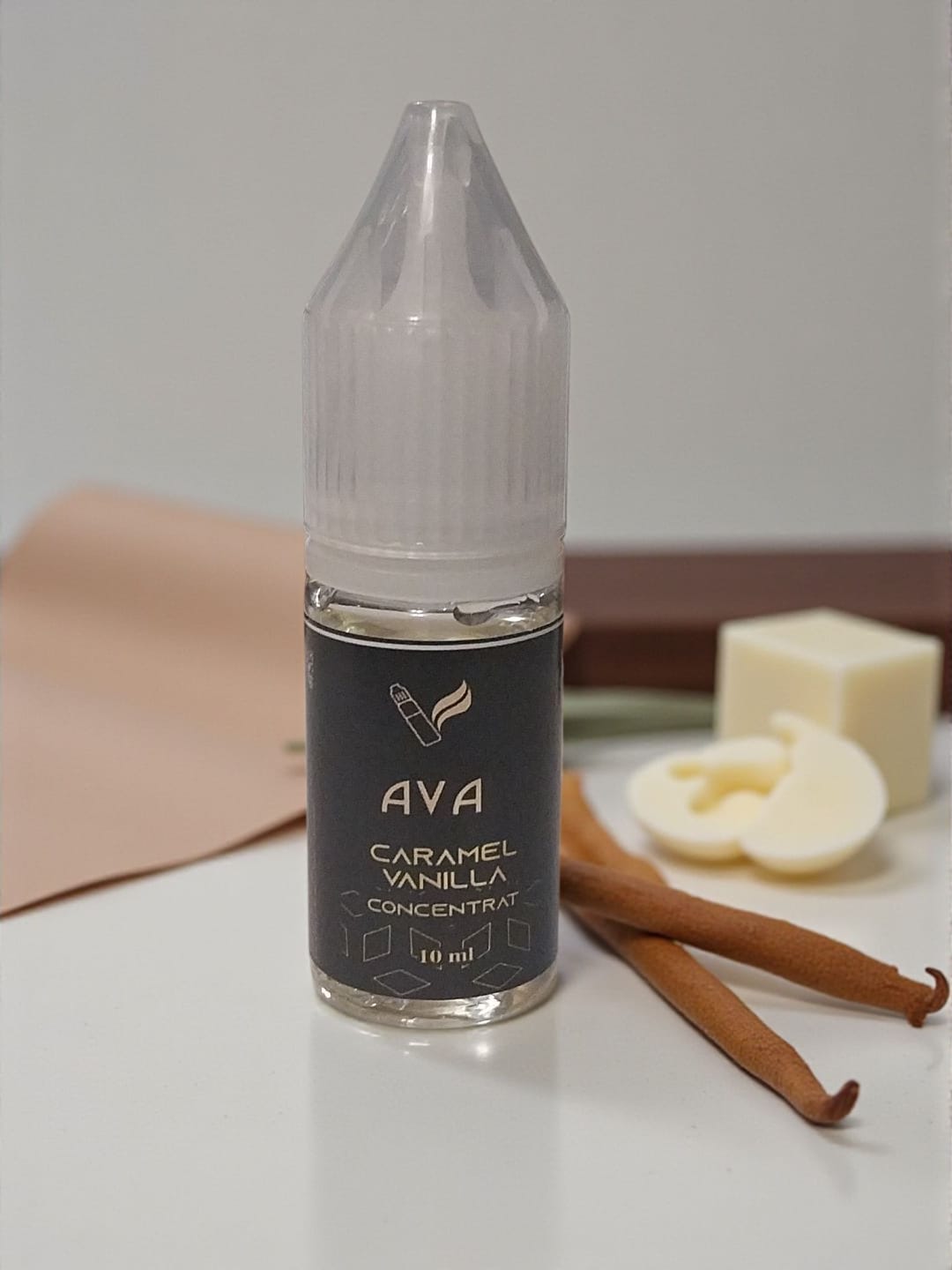 Aromă naturală de Vanilla Bourbon și aroma artificială de caramel, conține propilen glicol!