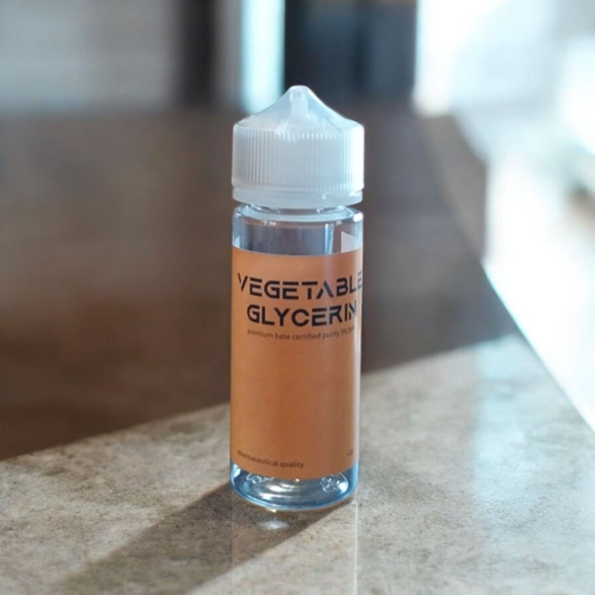 Glicerina vegetală premium, Kosher și Pharma Grade, cod G995E, cu puritate ridicată, este alegerea ideală pentru industria farmaceutică, cosmetică și alimentară. Această bază naturală oferă hidratare excelentă, textură fină și siguranță în utilizare, fiind compatibilă cu diverse formulări profesionale.